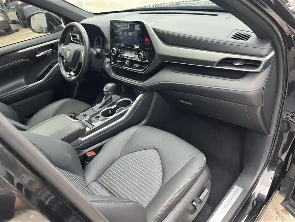 Crown Land Cruiser 2022 2.5L HEV 4WD Luxury Edition — миниатюра 23