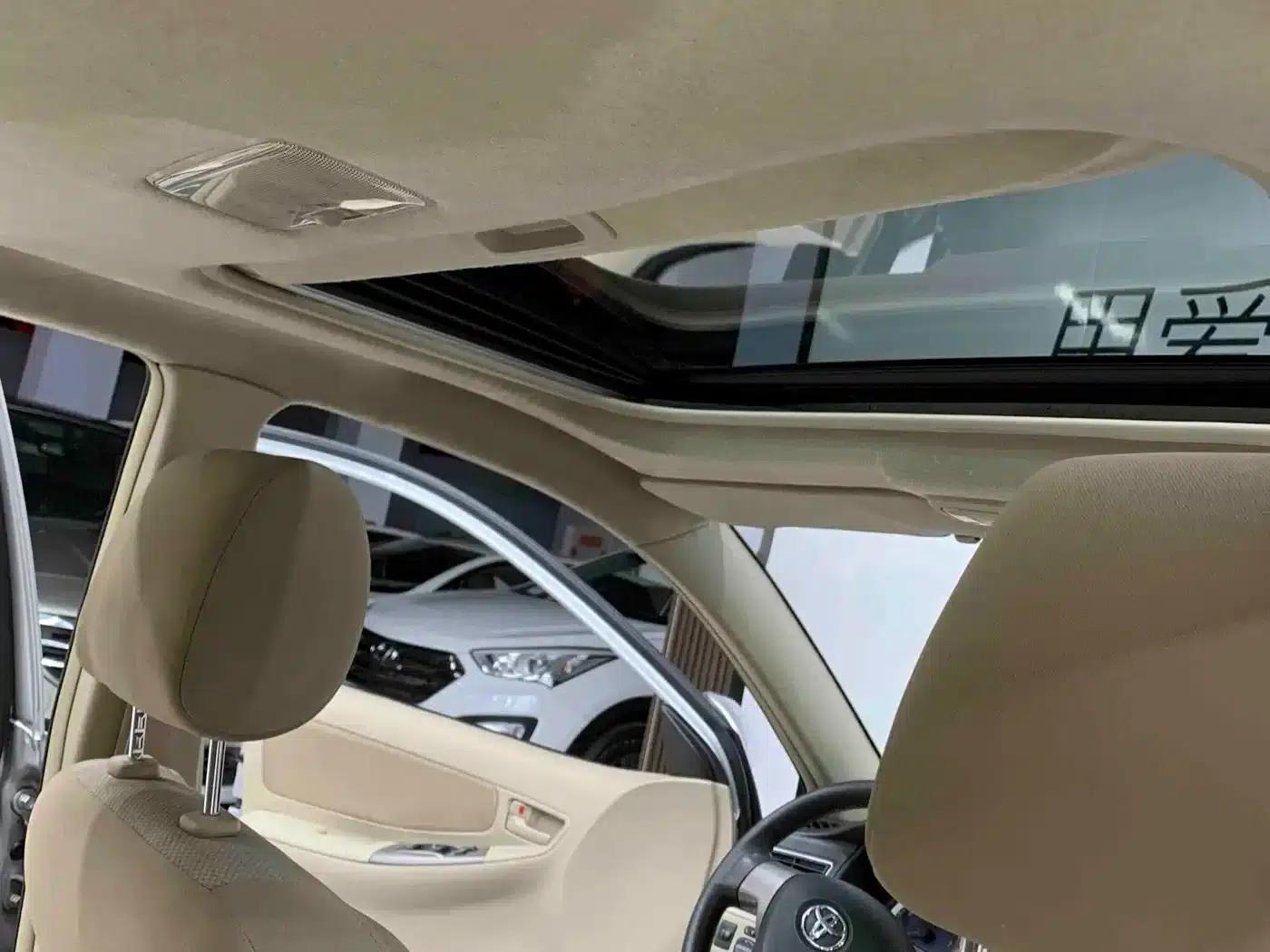 2013 Corolla 1.6L Manual Premium Edition — миниатюра 12