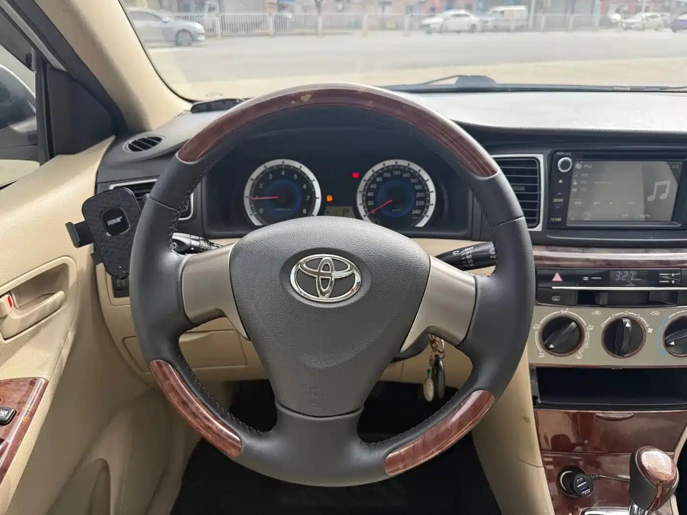 Corolla 2013 1.6L Automatic Deluxe Edition — миниатюра 12