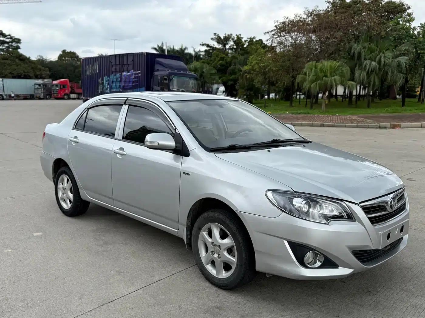 Corolla 2013 1.6L Automatic Deluxe Edition — миниатюра 3