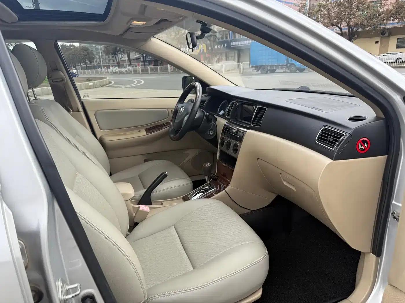 Corolla 2013 1.6L Automatic Deluxe Edition — миниатюра 4