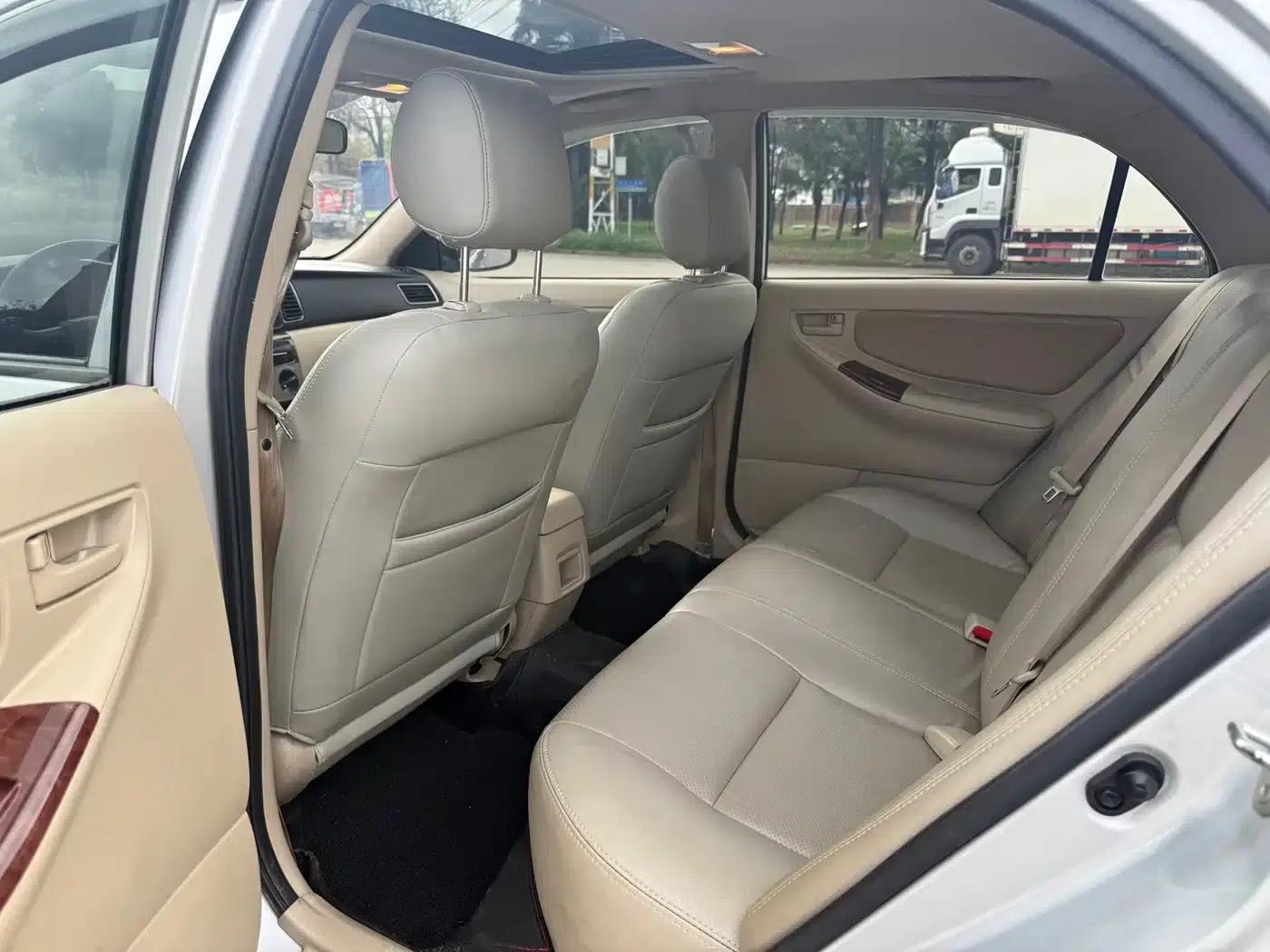 Corolla 2013 1.6L Automatic Deluxe Edition — миниатюра 6