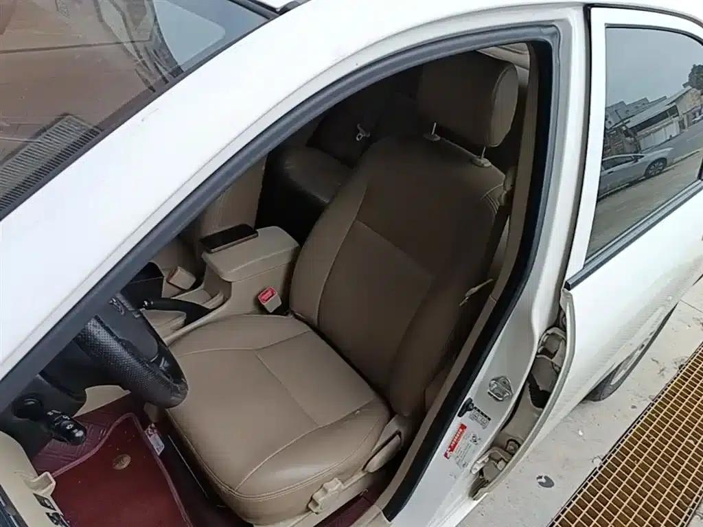 Corolla 2013 1.6L Automatic Premium Edition — миниатюра 15