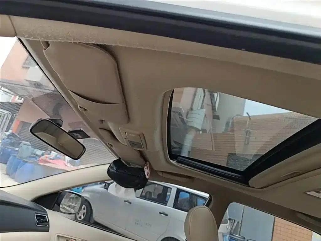 Corolla 2013 1.6L Automatic Premium Edition — миниатюра 18