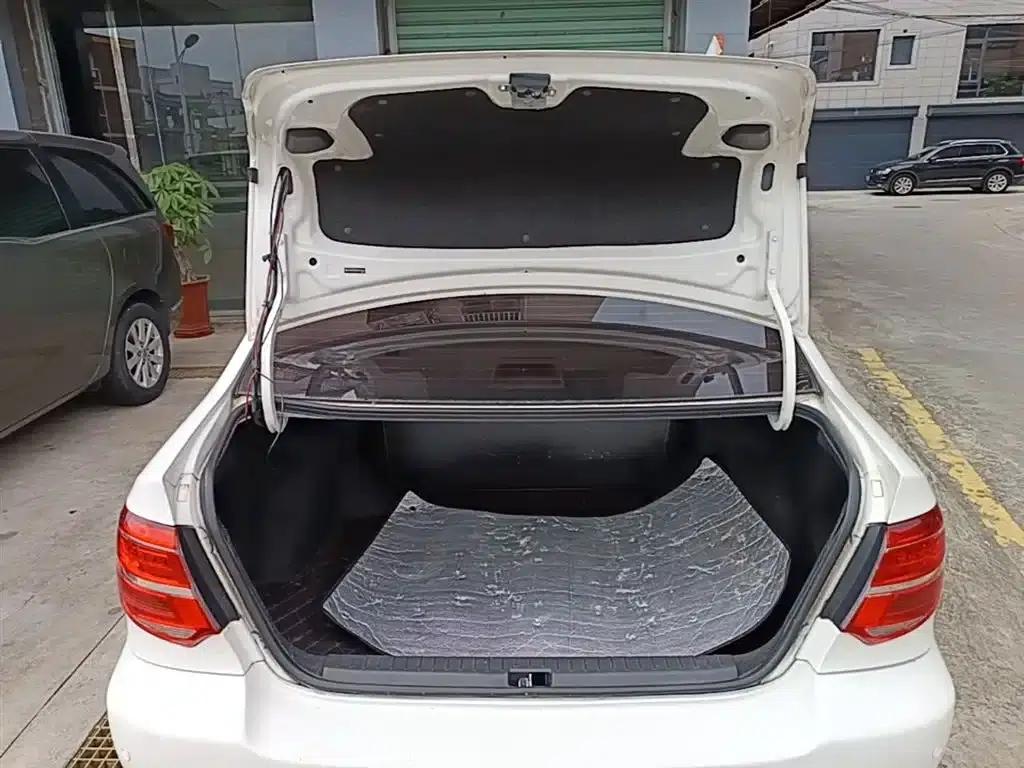 Corolla 2013 1.6L Automatic Premium Edition — миниатюра 19