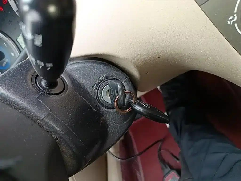 Corolla 2013 1.6L Automatic Premium Edition — миниатюра 9