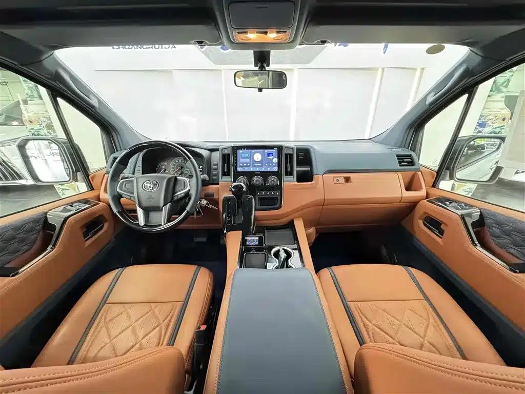 2024 HIACE 3.5L Automatic — миниатюра 10