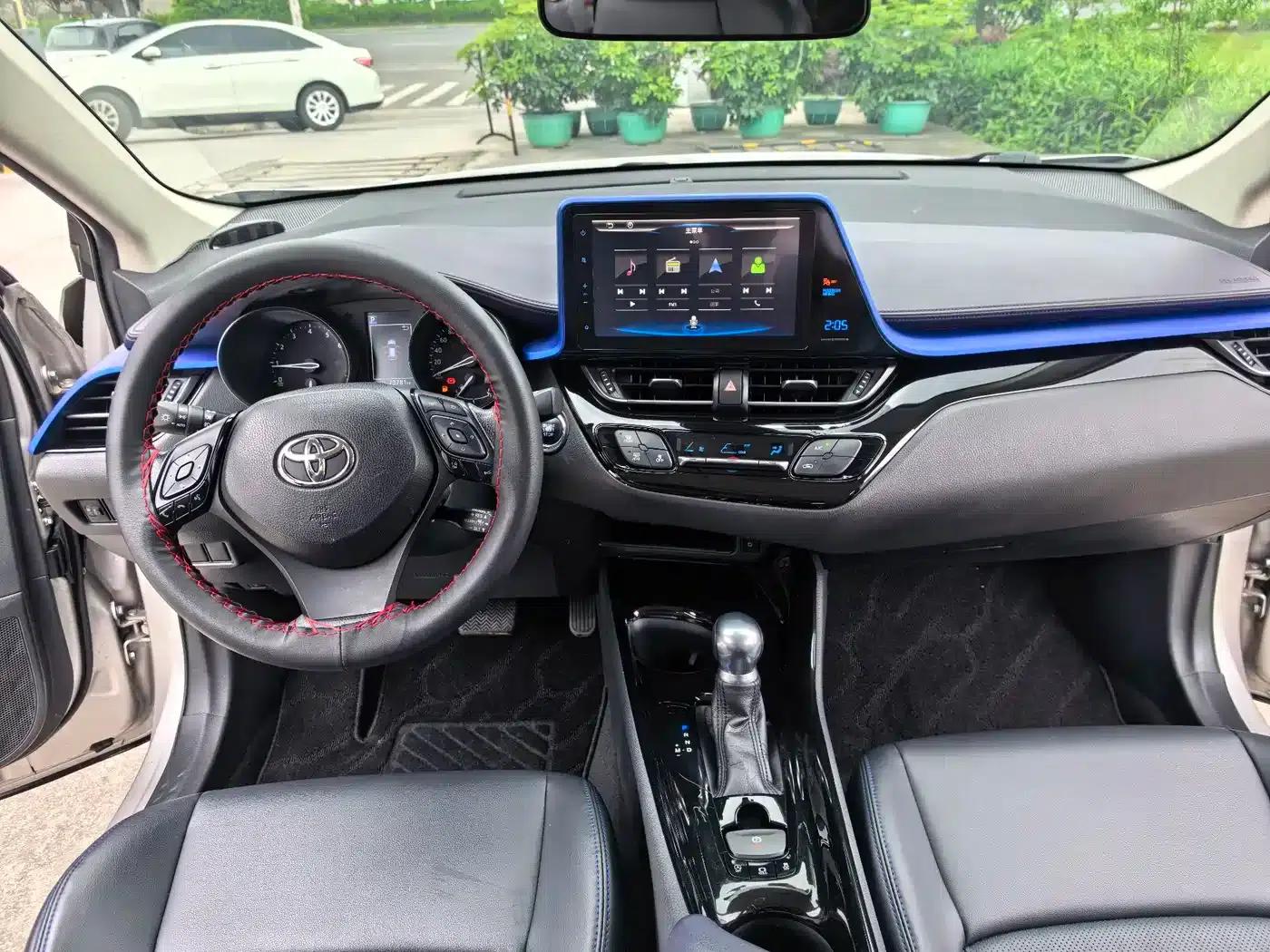 Toyota C-HR 2020 2.0L Crossover Leading Edition — миниатюра 12