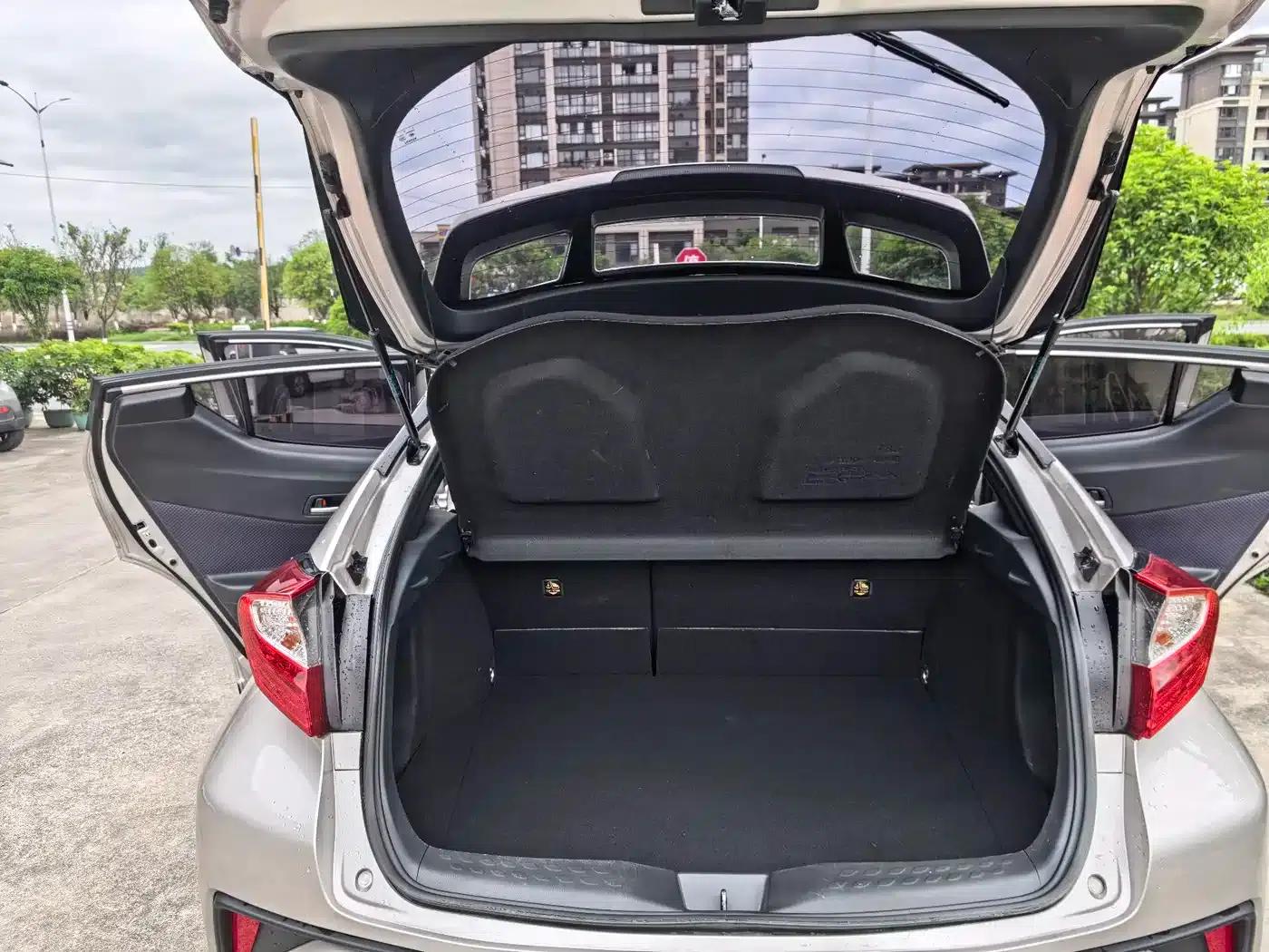 Toyota C-HR 2020 2.0L Crossover Leading Edition — миниатюра 13