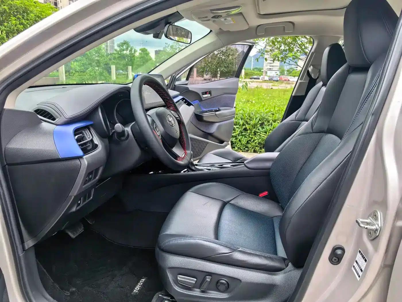 Toyota C-HR 2020 2.0L Crossover Leading Edition — миниатюра 8