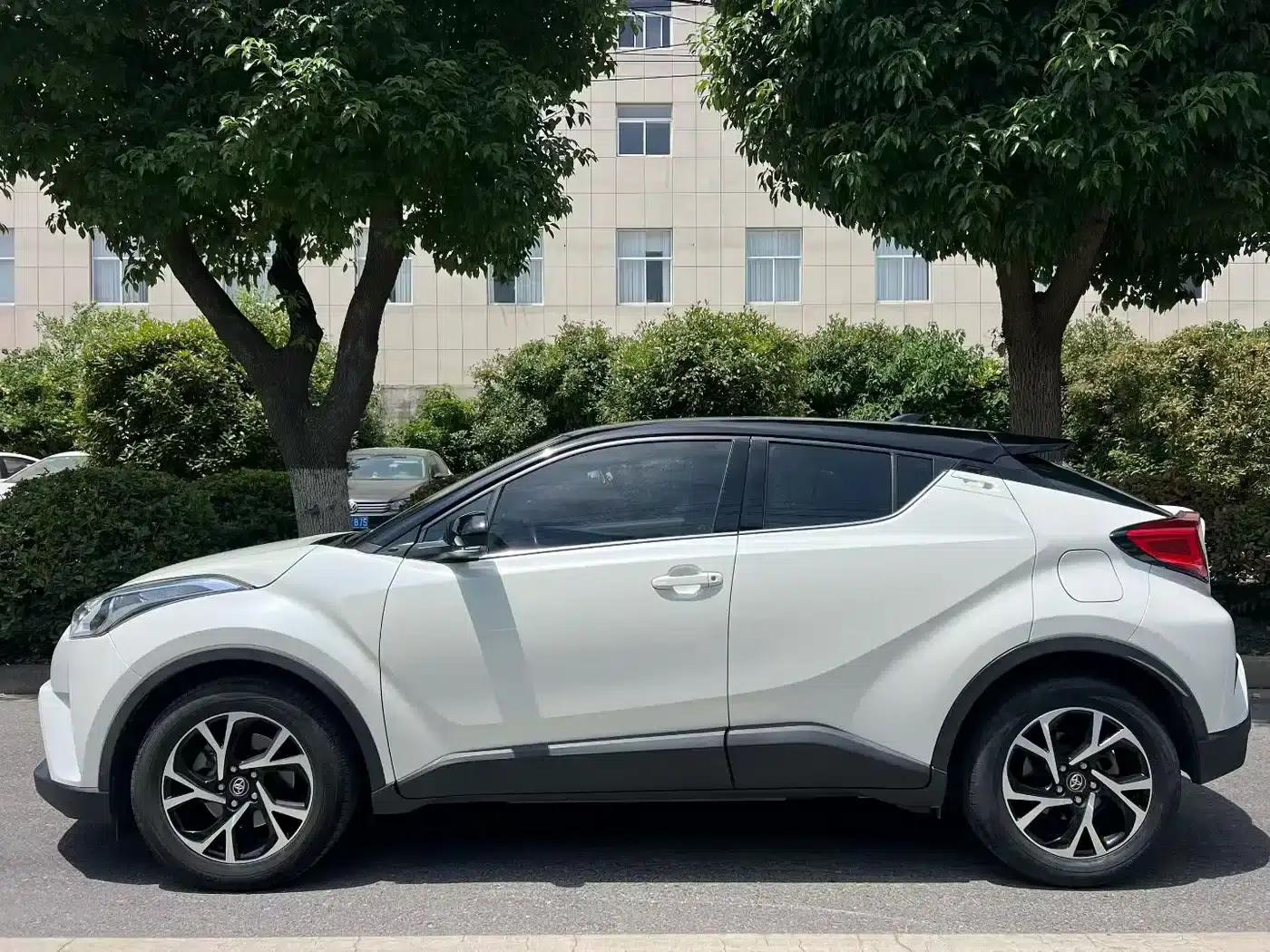 Toyota C-HR 2021 2.0L Luxury Edition — миниатюра 6