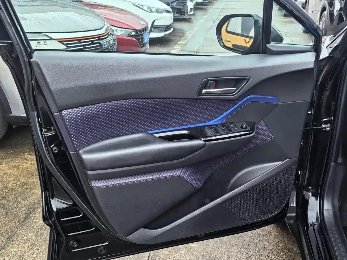 Toyota C-HR 2018 2.0L Leading Edition (National V Emission Standard) — миниатюра 10