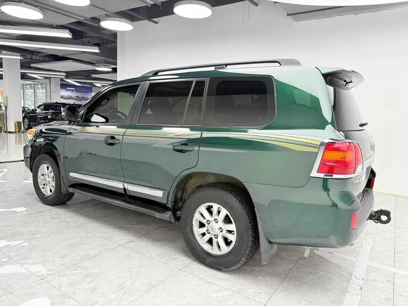 2012 Land Cruiser 4.0L Automatic VX — миниатюра 6