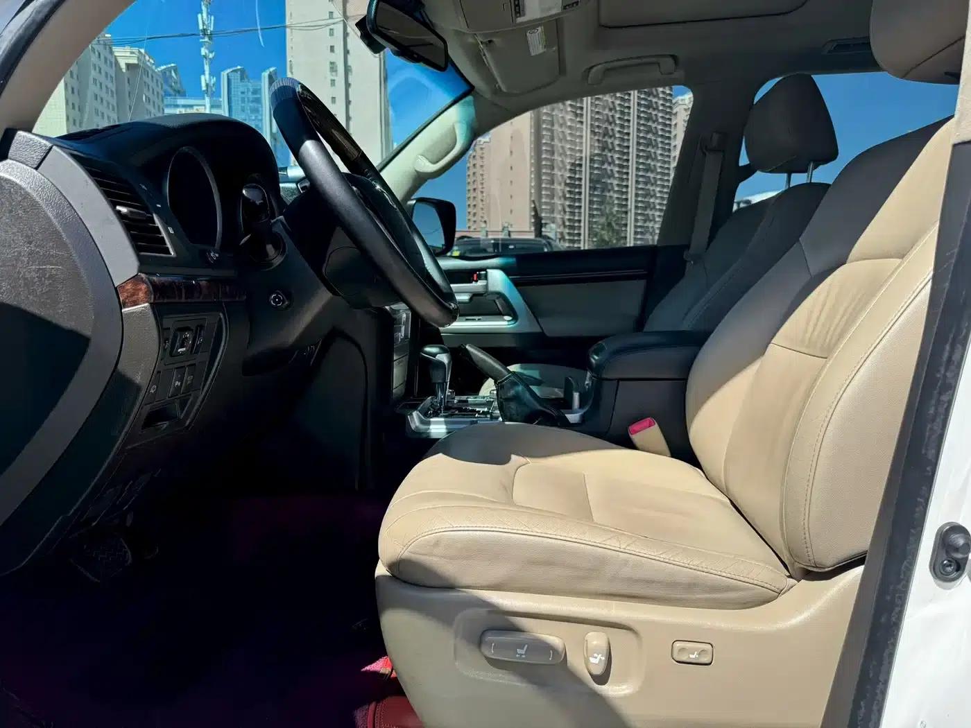 2010 Land Cruiser 4.7L Automatic VX — миниатюра 4