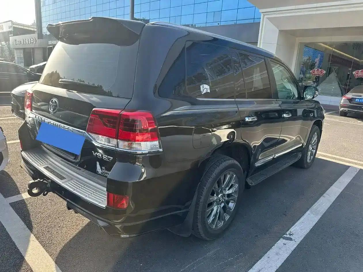 2018 Land Cruiser (Imported) 5.7L Middle East Edition — миниатюра 2