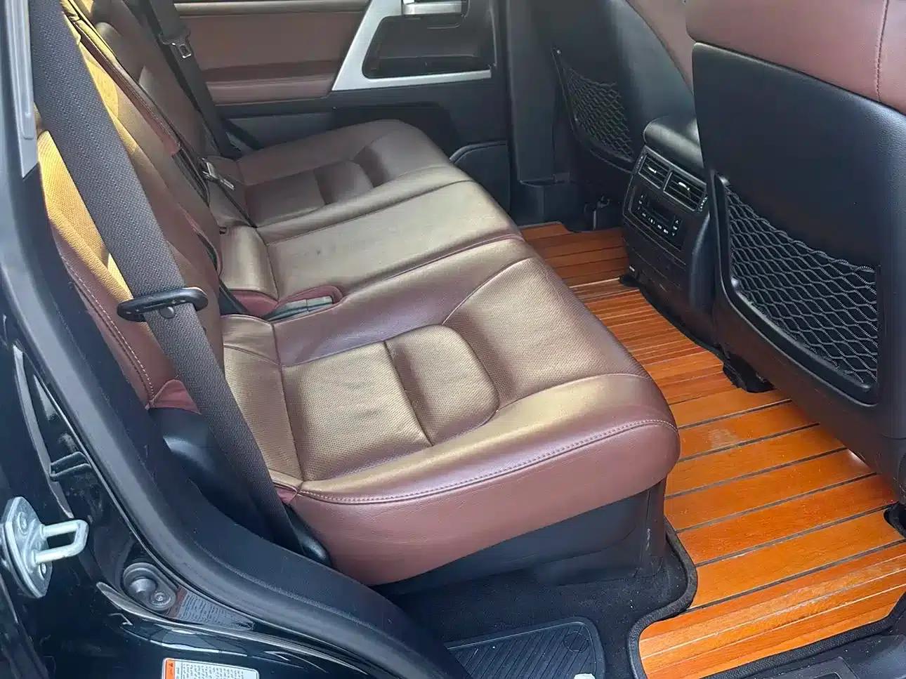 2018 Land Cruiser (Imported) 5.7L Middle East Edition — миниатюра 3
