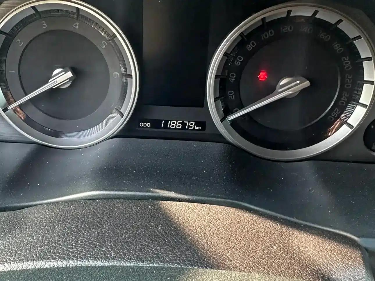 2018 Land Cruiser (Imported) 5.7L Middle East Edition — миниатюра 4