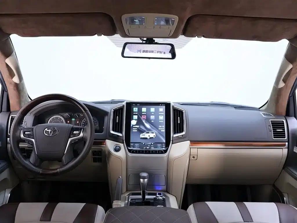 2019 Land Cruiser (Imported) 4.0L GX-R Middle East Edition — миниатюра 13