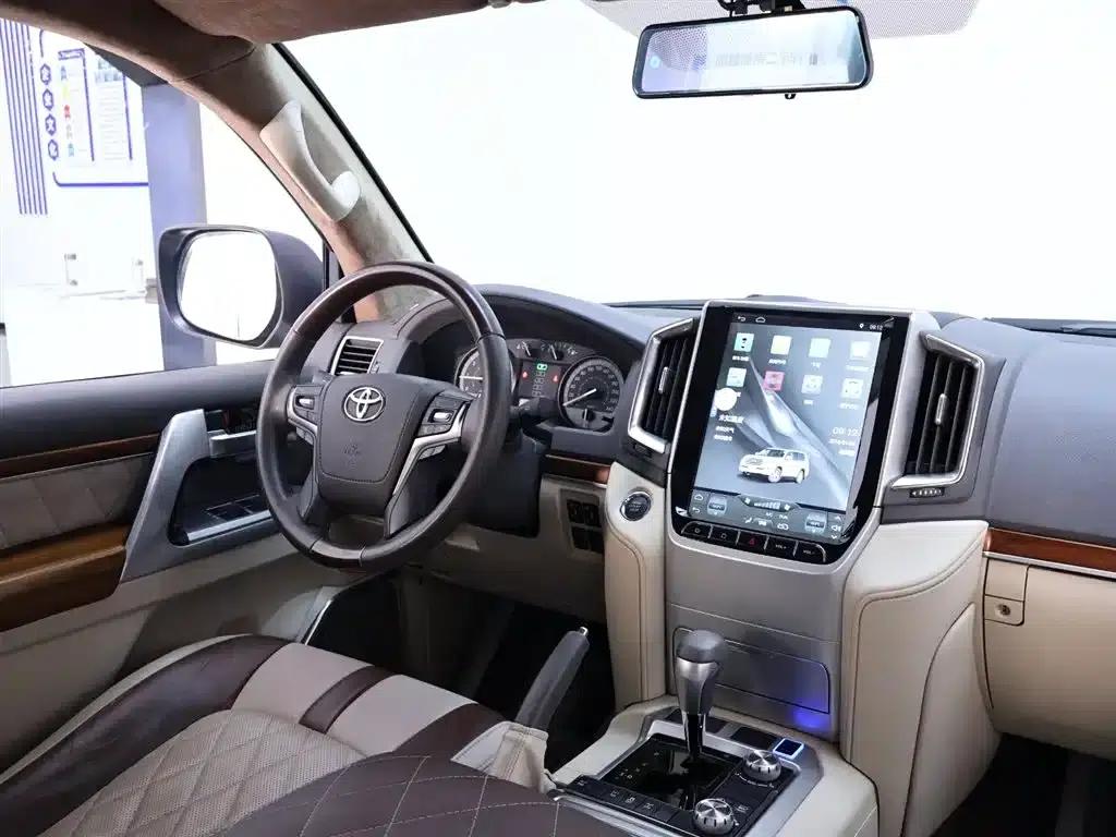 2019 Land Cruiser (Imported) 4.0L GX-R Middle East Edition — миниатюра 14