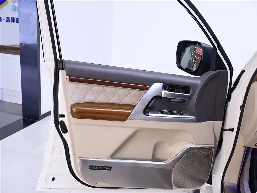2019 Land Cruiser (Imported) 4.0L GX-R Middle East Edition — миниатюра 18