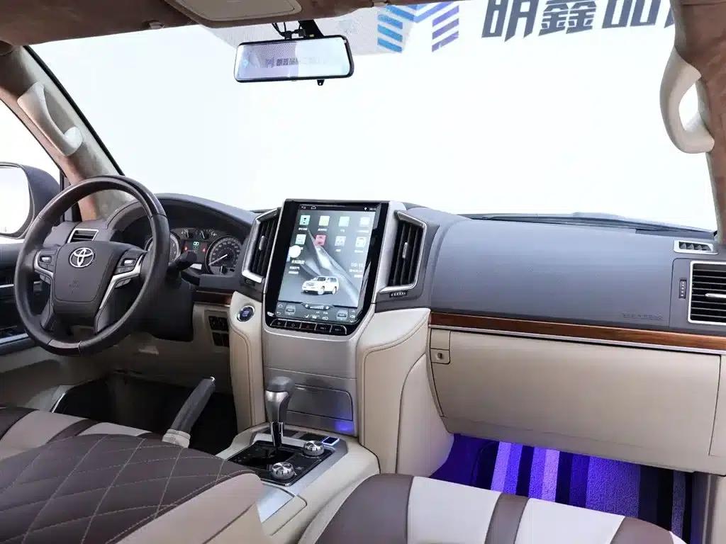 2019 Land Cruiser (Imported) 4.0L GX-R Middle East Edition — миниатюра 19
