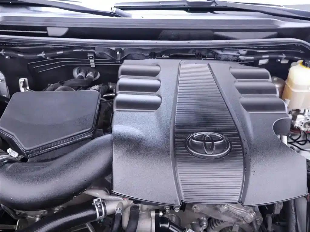 2019 Land Cruiser (Imported) 4.0L GX-R Middle East Edition — миниатюра 23