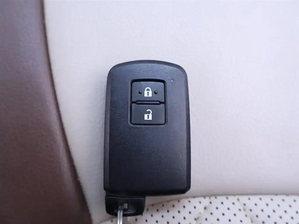 2019 Land Cruiser (Imported) 4.0L GX-R Middle East Edition — миниатюра 24