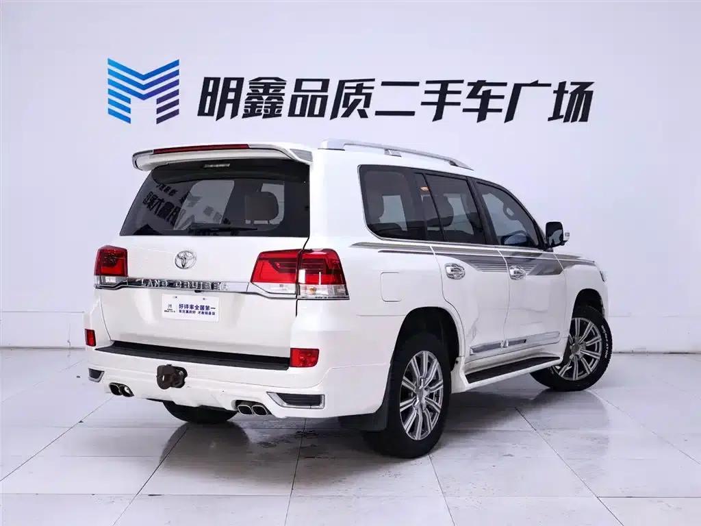 2019 Land Cruiser (Imported) 4.0L GX-R Middle East Edition — миниатюра 7