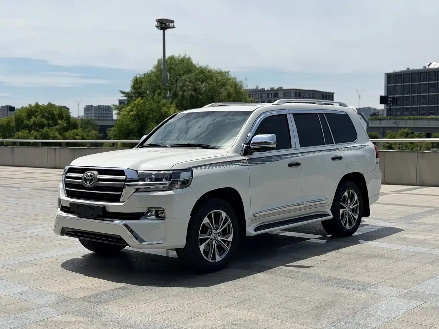 2018 Land Cruiser (Imported) 4.6L Automatic — миниатюра 1