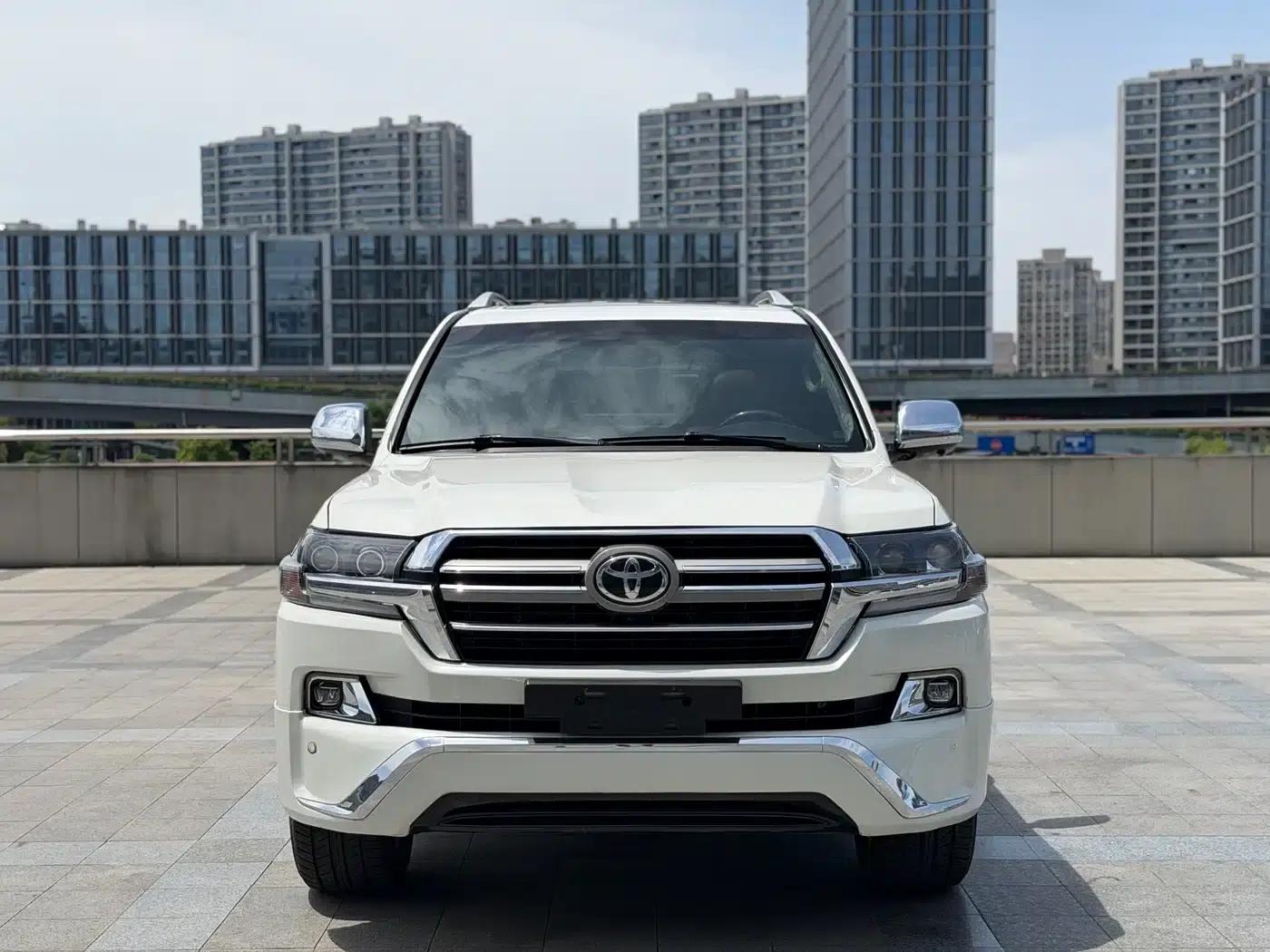 2018 Land Cruiser (Imported) 4.6L Automatic — миниатюра 2