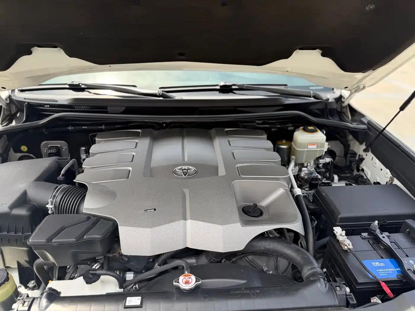 2018 Land Cruiser (Imported) 4.6L Automatic — миниатюра 12