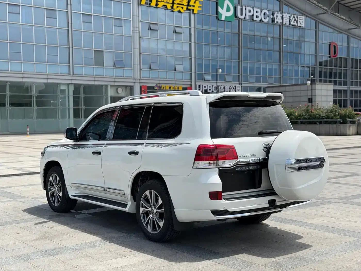 2018 Land Cruiser (Imported) 4.6L Automatic — миниатюра 13