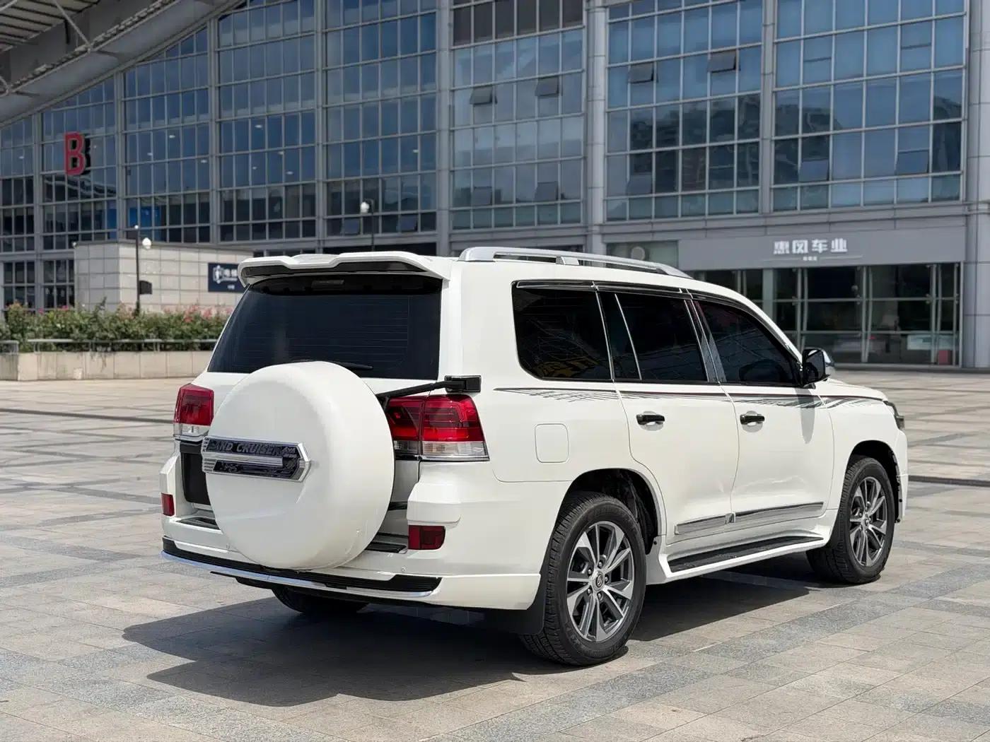 2018 Land Cruiser (Imported) 4.6L Automatic — миниатюра 15