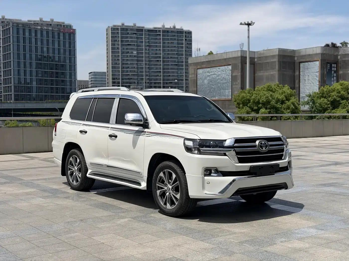 2018 Land Cruiser (Imported) 4.6L Automatic — миниатюра 3