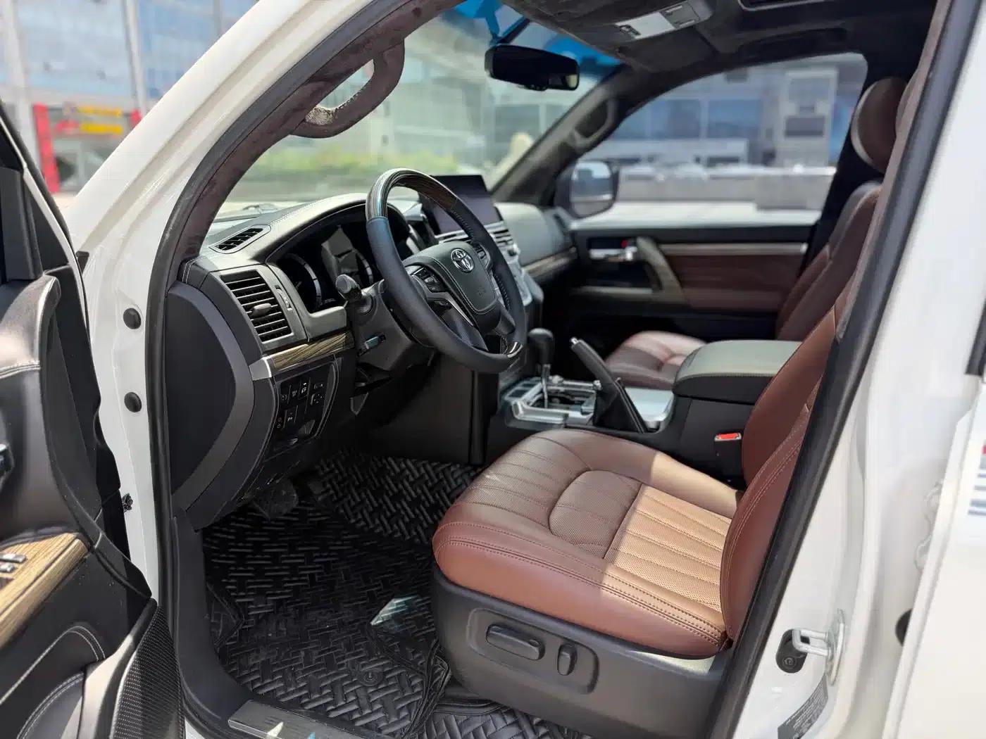 2018 Land Cruiser (Imported) 4.6L Automatic — миниатюра 5