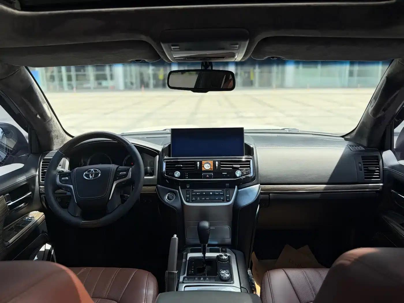 2018 Land Cruiser (Imported) 4.6L Automatic — миниатюра 6