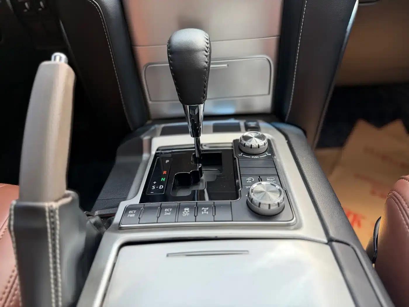 2018 Land Cruiser (Imported) 4.6L Automatic — миниатюра 7
