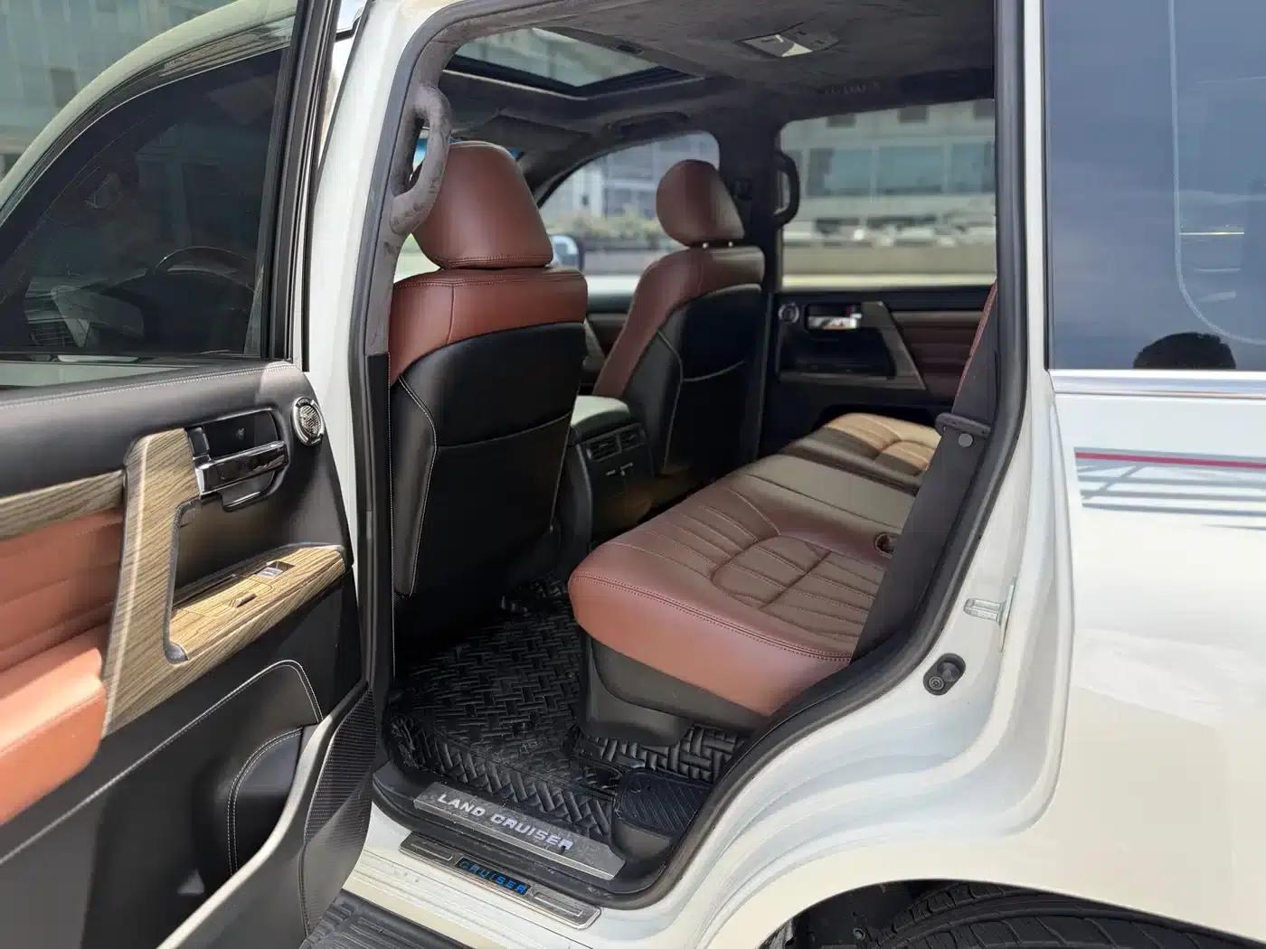 2018 Land Cruiser (Imported) 4.6L Automatic — миниатюра 8