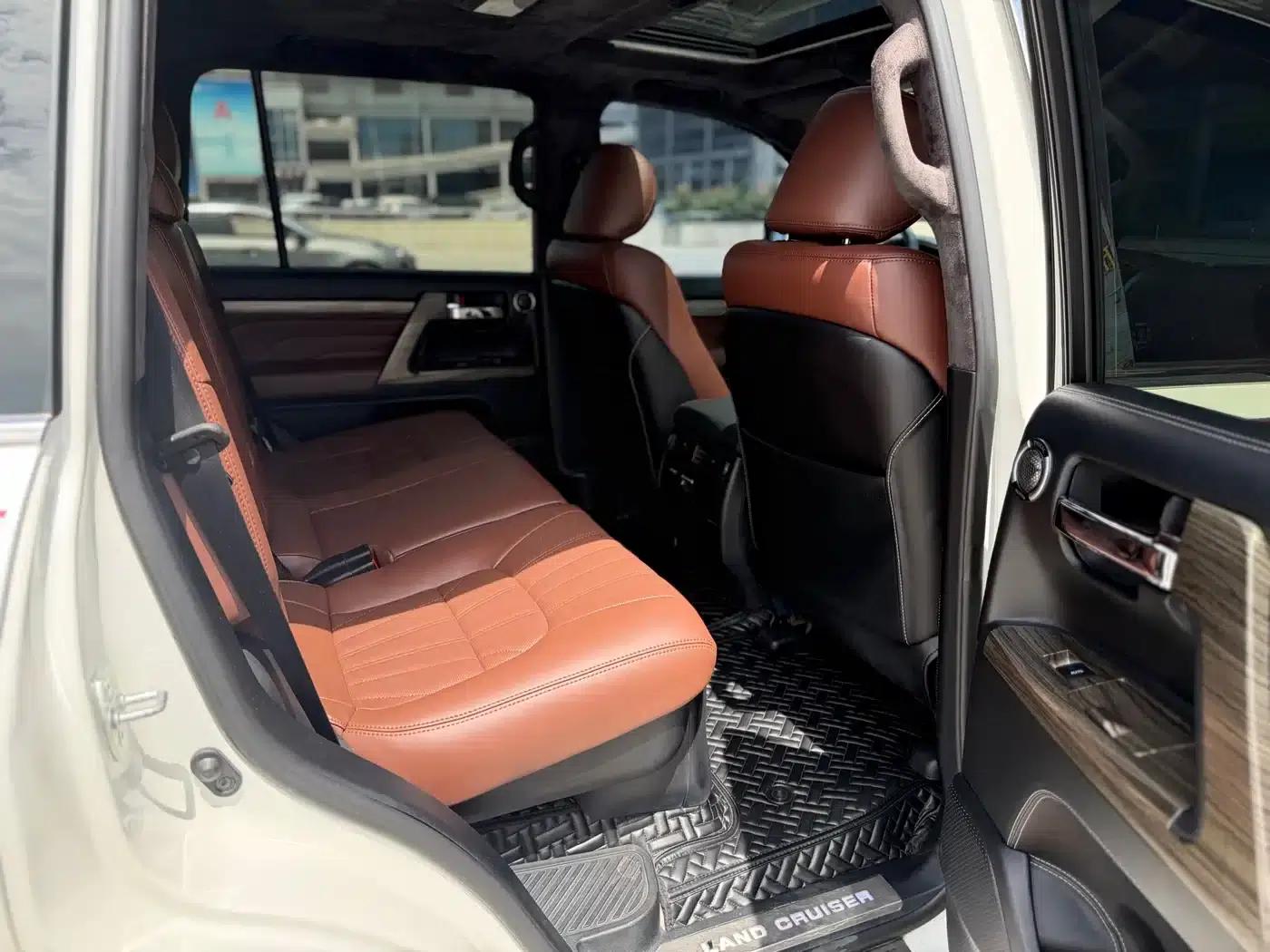 2018 Land Cruiser (Imported) 4.6L Automatic — миниатюра 9