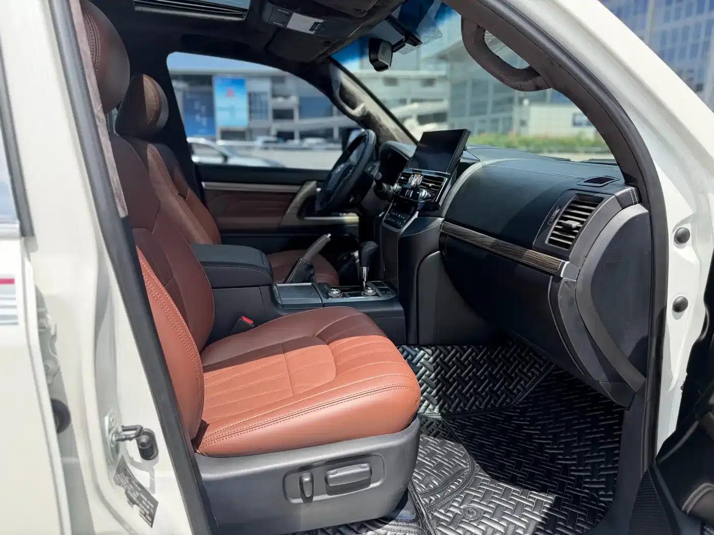 2018 Land Cruiser (Imported) 4.6L Automatic — миниатюра 10