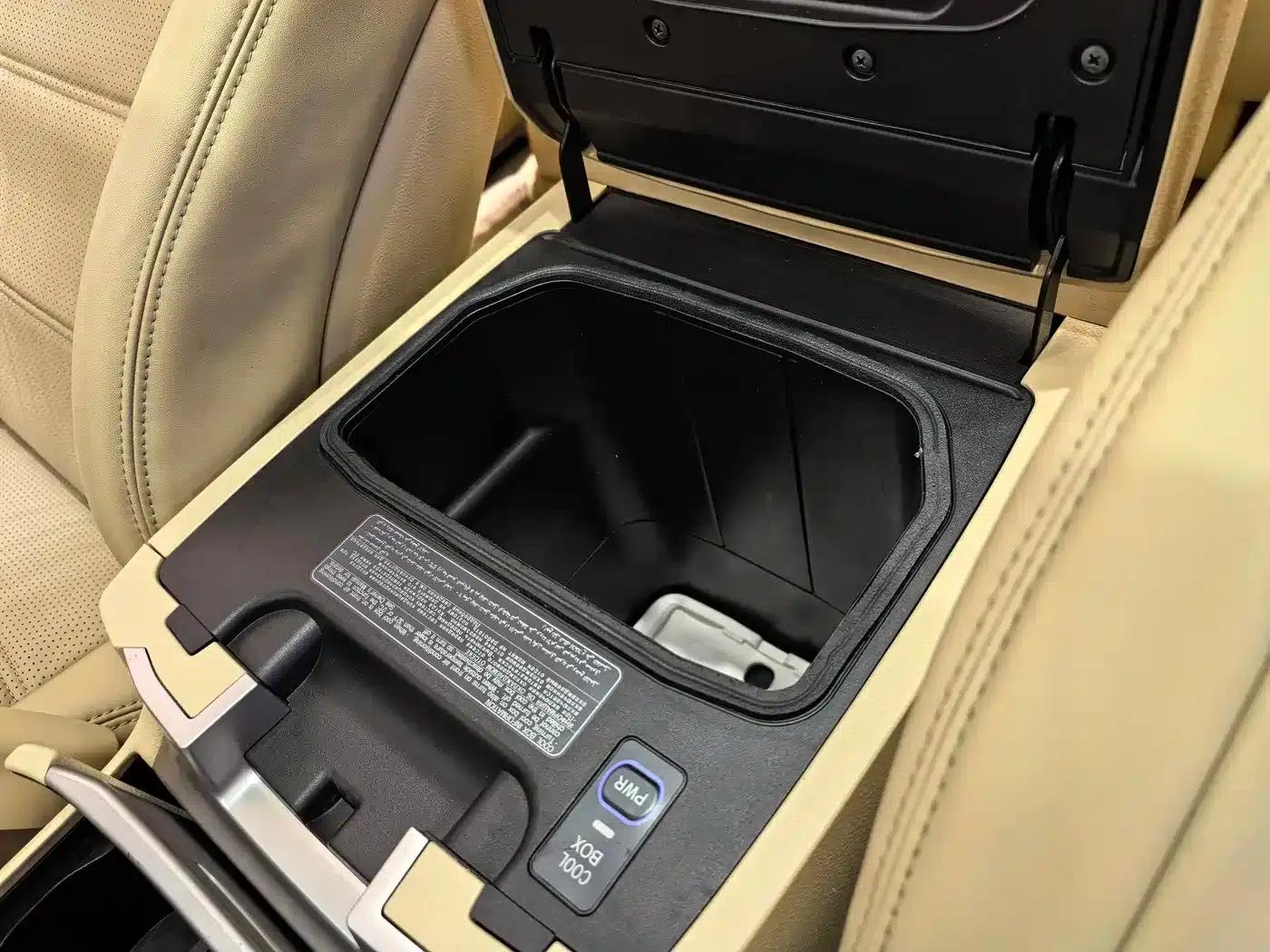 2017 Land Cruiser (Imported) 5.7L EXR Middle East Edition — миниатюра 18
