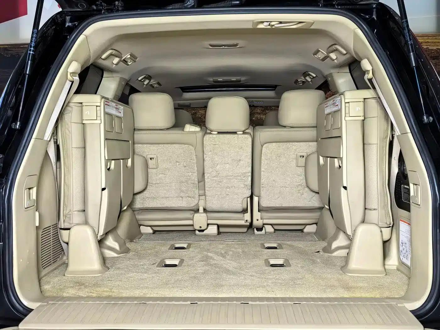 2017 Land Cruiser (Imported) 5.7L EXR Middle East Edition — миниатюра 24