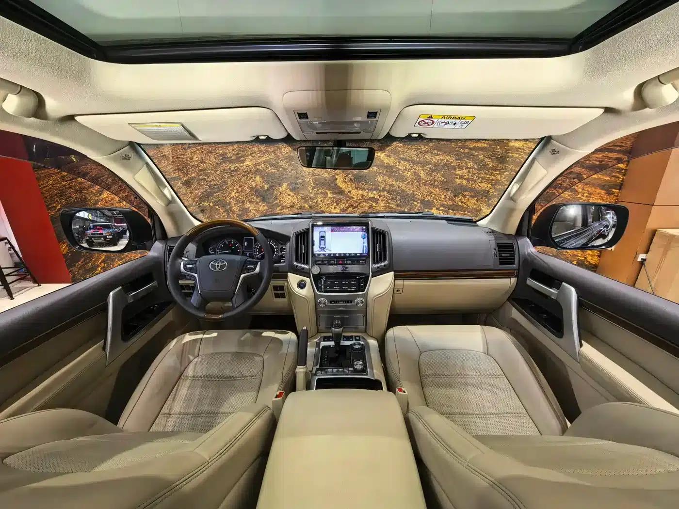 2017 Land Cruiser (Imported) 5.7L EXR Middle East Edition — миниатюра 7