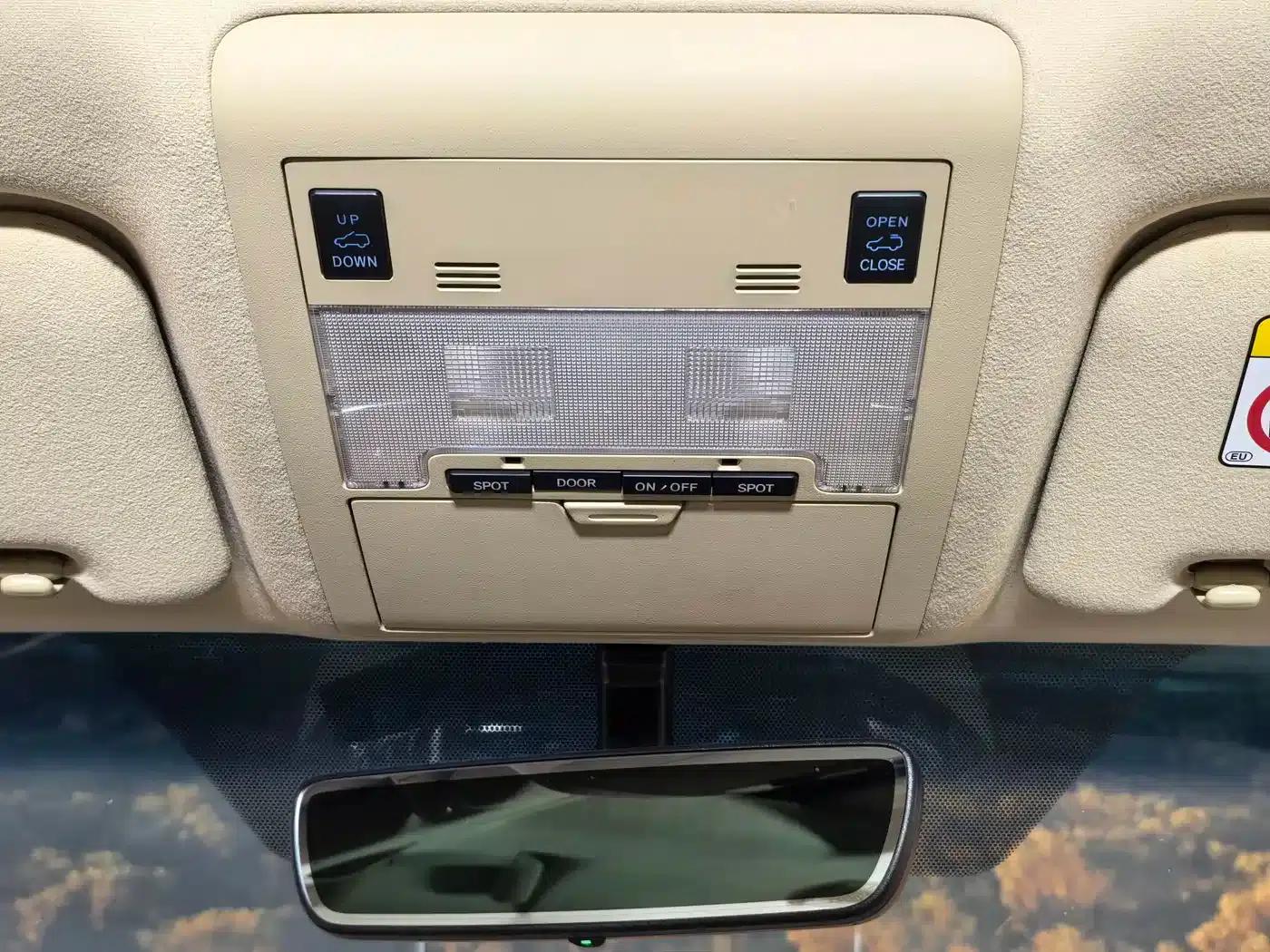 2017 Land Cruiser (Imported) 5.7L EXR Middle East Edition — миниатюра 8