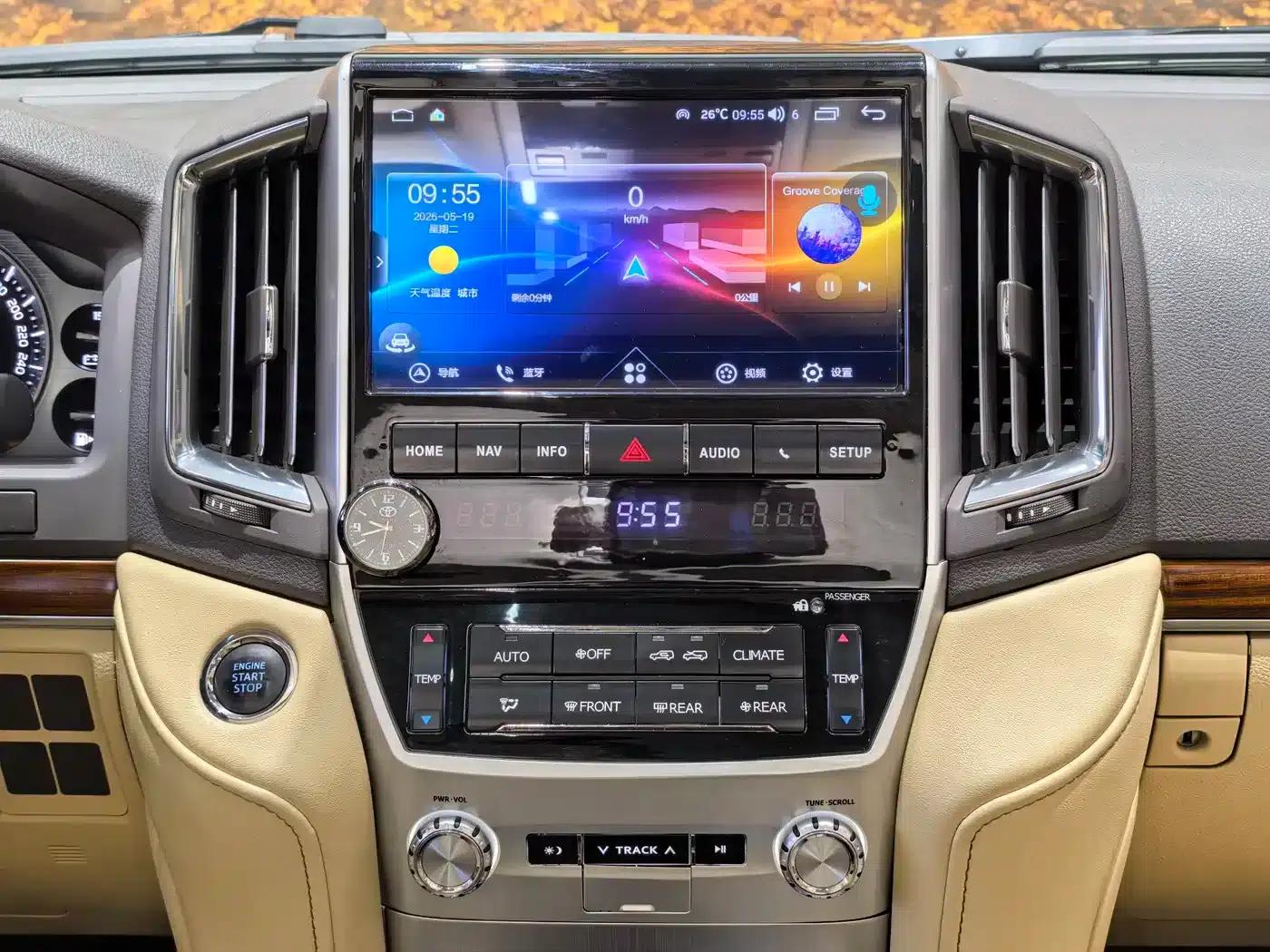 2017 Land Cruiser (Imported) 5.7L EXR Middle East Edition — миниатюра 10