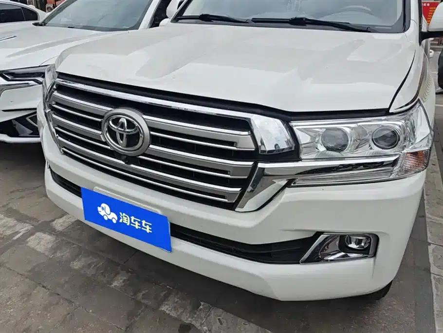 2016 Land Cruiser (Imported) 4.0L Middle East Edition — миниатюра 1