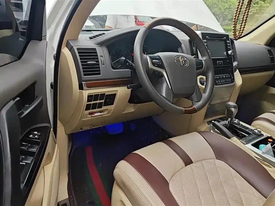 2016 Land Cruiser (Imported) 4.0L Middle East Edition — миниатюра 12