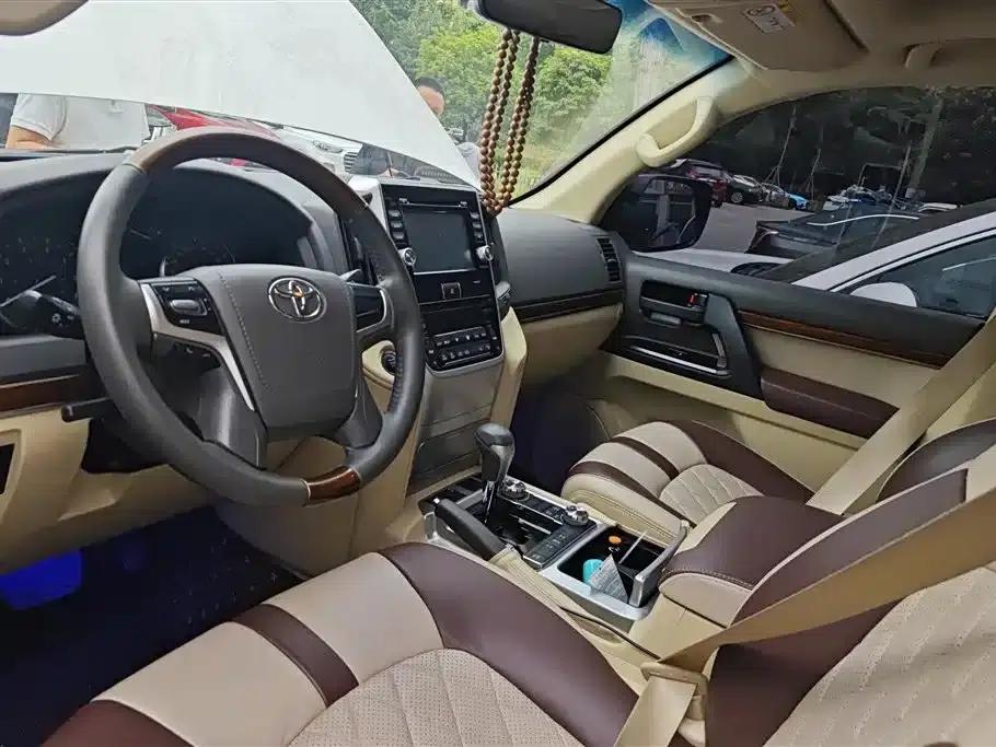 2016 Land Cruiser (Imported) 4.0L Middle East Edition — миниатюра 13