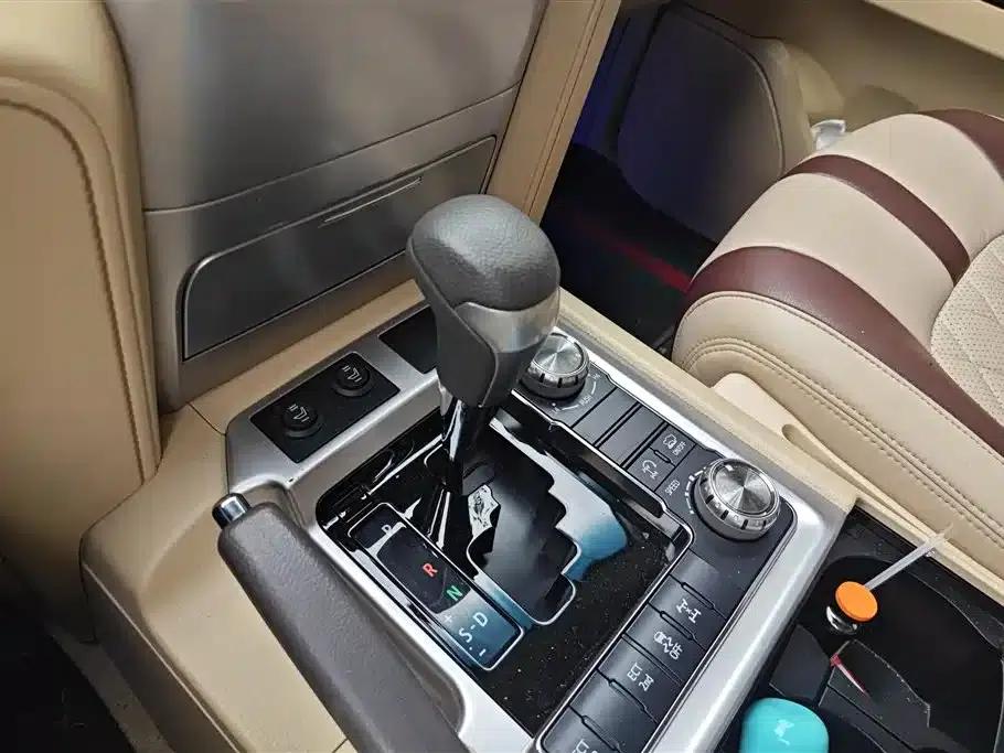 2016 Land Cruiser (Imported) 4.0L Middle East Edition — миниатюра 16