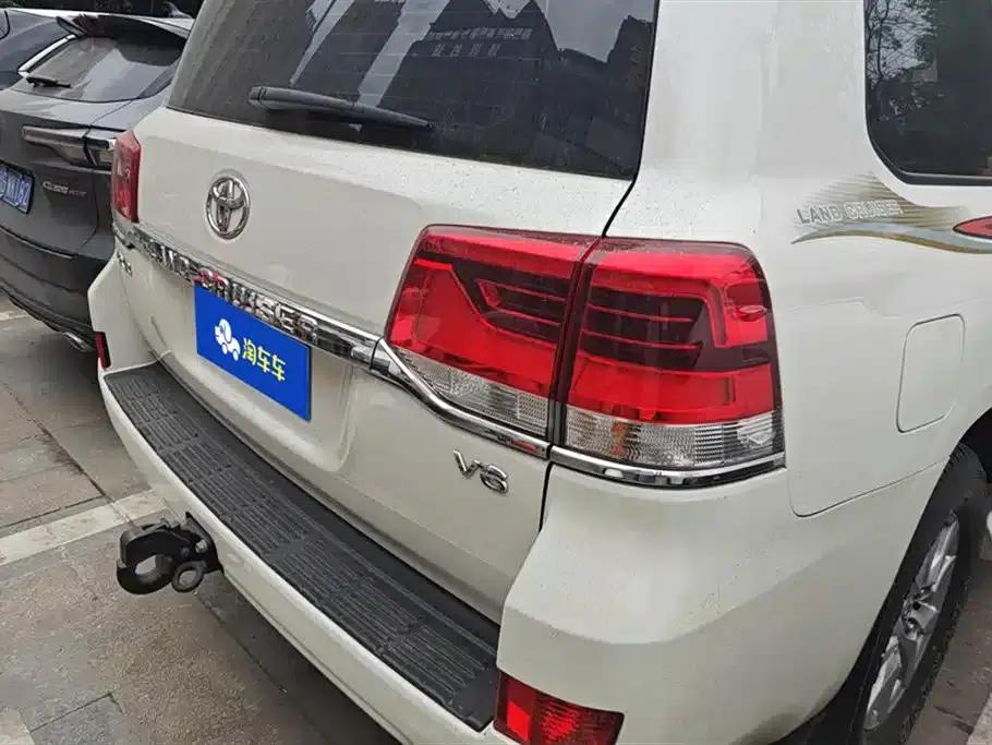 2016 Land Cruiser (Imported) 4.0L Middle East Edition — миниатюра 3